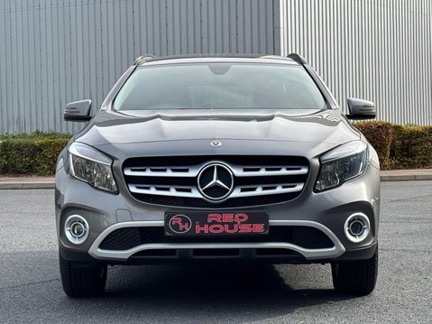 Mercedes-Benz GLA Class GLA 200 SE 2