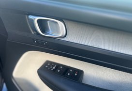 Volvo XC40 2.0 T4 INSCRIPTION PRO AUTO PETROL 29