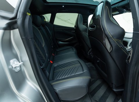 Aston Martin DBX 707 18