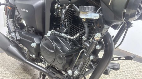 Sinnis Hoodlum 125 2019 ONLY 200 MILES NEW MOT SERVICED 125CC CRUISER BIKE 42