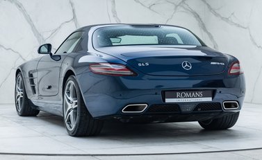 Mercedes-Benz SLS AMG 12