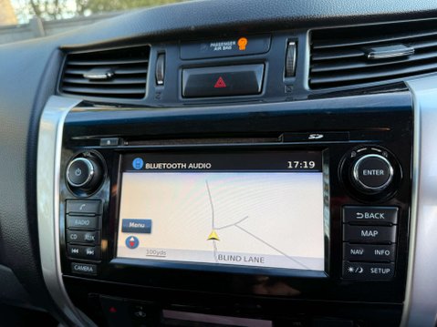 Nissan Navara 2.3 Navara N-Connecta dCi 4WD 5dr 74