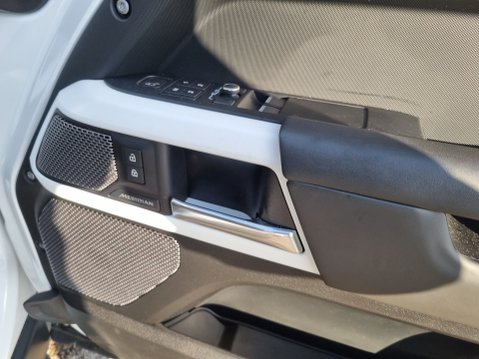 Land Rover Defender X-DYNAMIC HSE MHEV 20