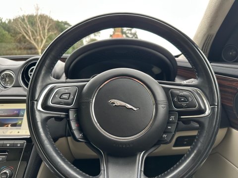 Jaguar XJ 3.0d V6 Portfolio Saloon 4dr Diesel Auto Euro 6 (s/s) (300 ps) 19