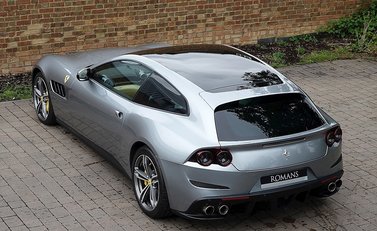 Ferrari GTC4 Lusso 13