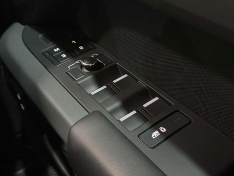 Land Rover Defender 3.0 D300 MHEV X-Dynamic HSE SUV 5dr Diesel Auto 4WD Euro 6 (s/s) (300 ps) 59