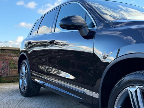Volkswagen Touareg 3.0 TDI V6 BlueMotion Tech R-Line Tiptronic 4WD Euro 6 (s/s) 5dr 7