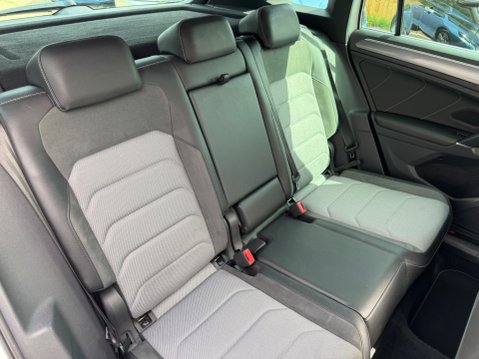 Volkswagen Tiguan R LINE TSI BMT 4MOTION DSG 36