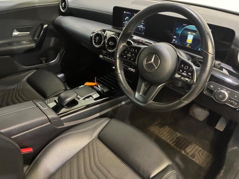 Mercedes-Benz A Class 1.5 A180d SE 7G-DCT Euro 6 (s/s) 5dr 3