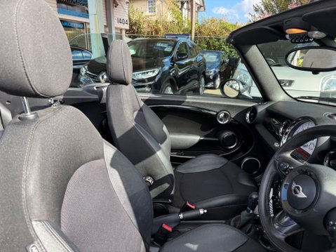 Mini Convertible 2.0 Cooper D Auto Euro 5 2dr 35