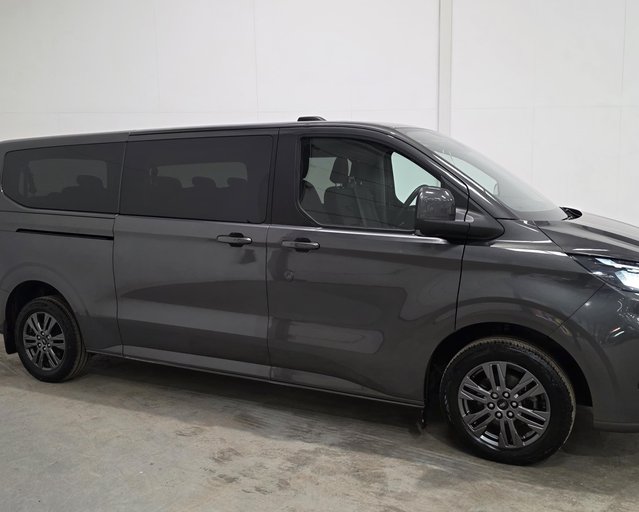 Ford Tourneo Custom Tourneo Custom 320 L2 Diesel FWD 2.0 EcoBlue 136ps H1 Titanium 9 Seater