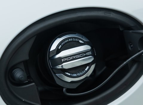 Porsche Cayman GT4 (718) 28