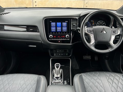 Mitsubishi Outlander PHEV EXCEED 3