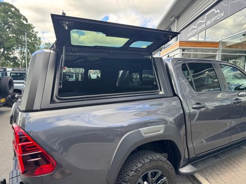 Toyota Hilux INVINCIBLE X 4WD D-4D DCB 11