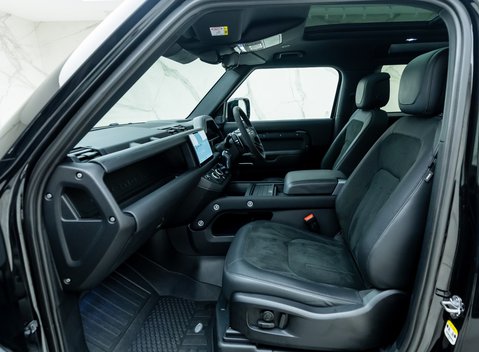Land Rover Defender 90 V8 P525 Urban 14