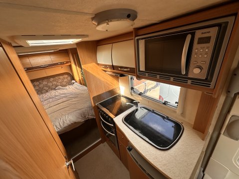 Peugeot Boxer AUTOCRUISE OAKMONT 4 BERTH 3.0 LOW PROFILE ISLAND BED 12