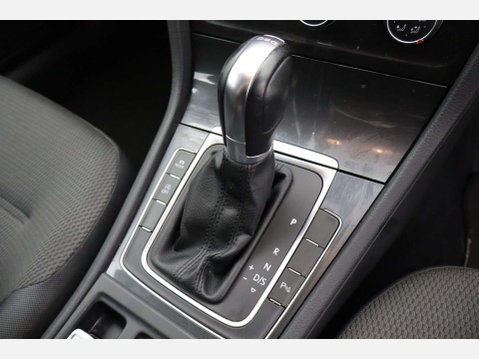 Volkswagen Golf 2.0 Golf SE Nav TDI BlueMotion Technology Semi-Auto 5dr 15