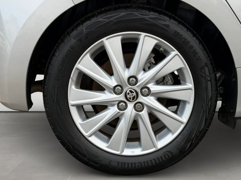 Toyota Yaris 1.5 Hybrid Icon 5dr CVT 11