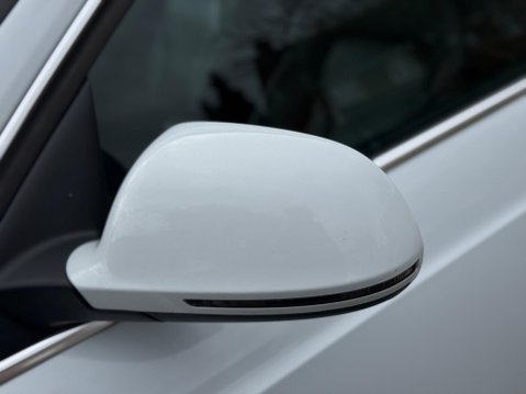 Audi Q3 2.0 TDI S line S Tronic quattro Euro 5 (s/s) 5dr 22