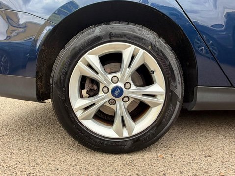 Ford Focus 1.0T EcoBoost Zetec Euro 5 (s/s) 5dr 9