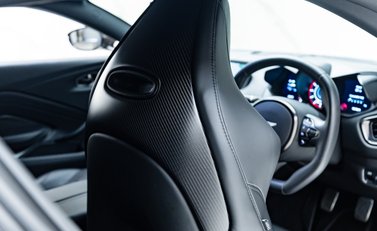 Aston Martin Vantage 007 Edition 26