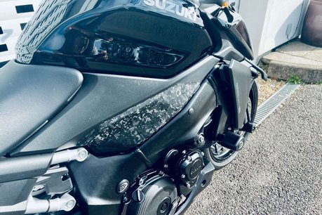 Suzuki GSX GSXS 1000 12