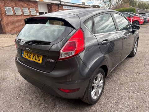 Ford Fiesta ZETEC 9