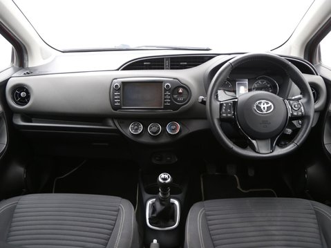 Toyota Yaris 1.5 VVT-i Icon Tech Euro 6 5dr 9