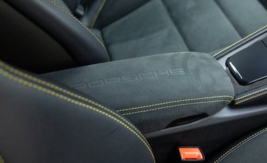 Porsche Cayman GT4 (718) 28