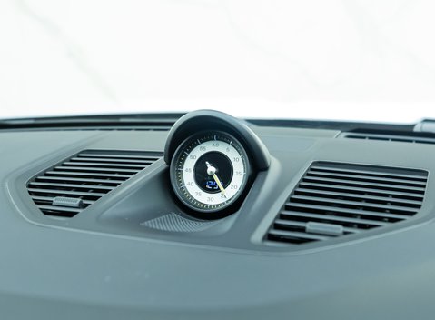 Porsche 911 GT3 Touring (992) 18