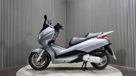 Honda Fes SILVERWING 2008 ONLY 415 MILES 1 OWNER MOT OCTOBER 2027 125CC 4