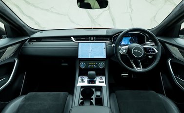 Jaguar F-Pace SVR 21