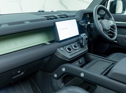 Land Rover Defender 110 D300 75TH LIMITED EDITION 16