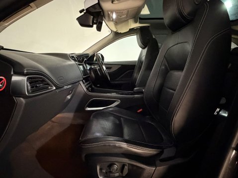 Jaguar F-Pace V6 S AWD 19