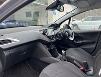 Peugeot 208 1.5 BlueHDi Tech Edition Hatchback 5dr Diesel Manual Euro 6 (s/s) (100 ps) 17