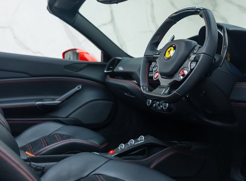 Ferrari 488 SPIDER 16