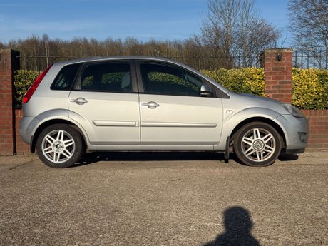 Ford Fiesta 1.4 Fiesta Ghia 5dr 3
