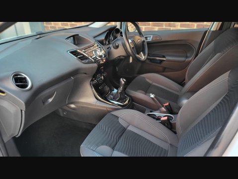 Ford Fiesta TITANIUM 2