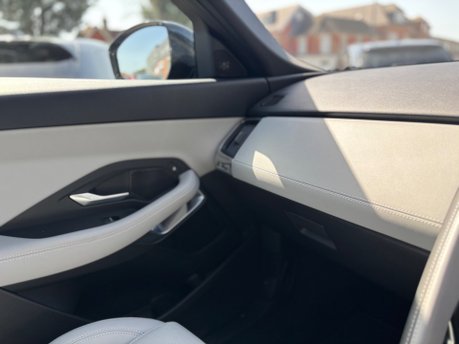 Jaguar E-Pace R-DYNAMIC S MHEV 31