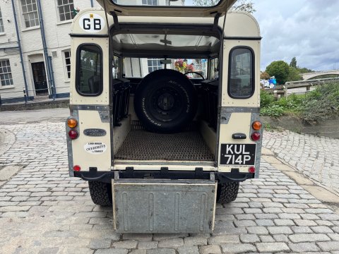 Land Rover 88 Series III SUV 11
