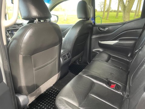 Nissan Navara 2.3 dCi Tekna Auto 4WD Euro 6 4dr 28