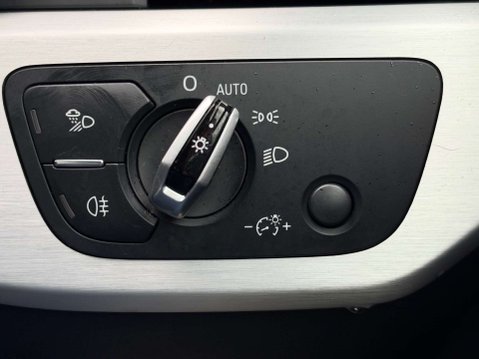 Audi A4 2.0 TDI S line Estate 5dr Diesel S Tronic Euro 6 (s/s) (190 ps) 31