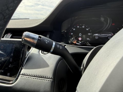 Land Rover Range Rover Evoque 2.0 D200 MHEV R-Dynamic HSE SUV 5dr Diesel Auto 4WD Euro 6 (s/s) (204 ps) 38