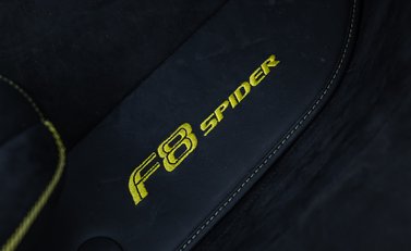 Ferrari F8 SPIDER 32