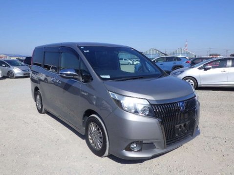 Toyota Esquire Hybrid 2
