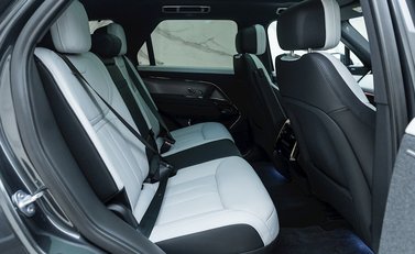 Land Rover Range Rover Sport P440e Dynamic SE 14