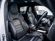Porsche Cayenne 4.0T V8 GPF Turbo SUV 5dr Petrol TiptronicS 4WD Euro 6 (s/s) (550 ps) 3