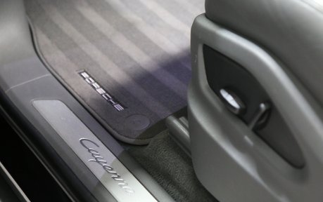 Porsche Cayenne V6 e-Hybrid - Pan Roof, Air Suspension, Head Up Display 15