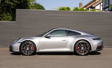 Porsche 911 Carrera GTS (992.2) 3