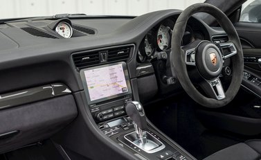 Porsche 911 Turbo S (991.2) 17